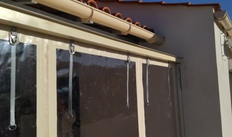 fabrication et pose d une facade plastifiée  avec fenetre cristal sur mesure 