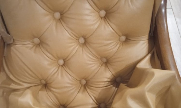 Rénovation complète de fauteuil Chesterfield Aix-en-Provence