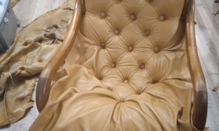 Rénovation complète de fauteuil Chesterfield Aix-en-Provence