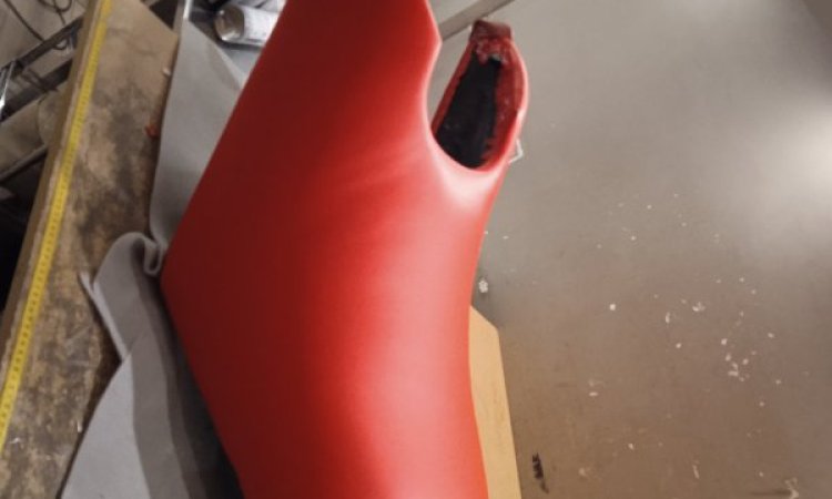 selle de jet ski refait entierement en simili marine rouge en deux jours