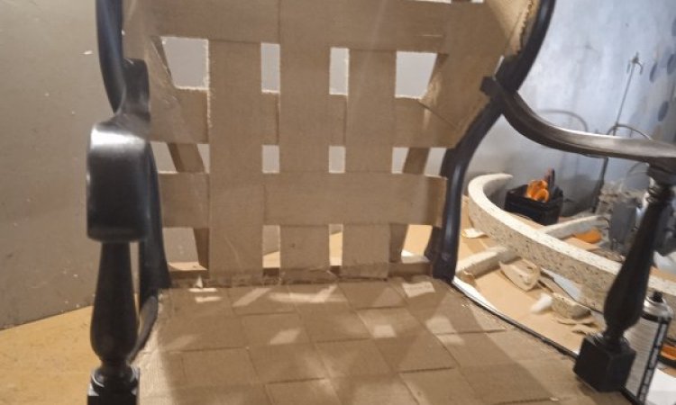sanglage et mise en preparation cuvette - Réfection de fauteuil bergère à oreille Aix-en-Provence